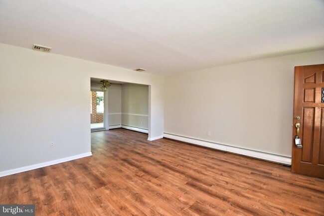 Building Photo - 436 Anthony Rd