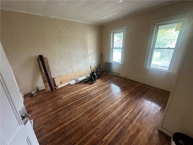 Building Photo - 167 Frost Ave