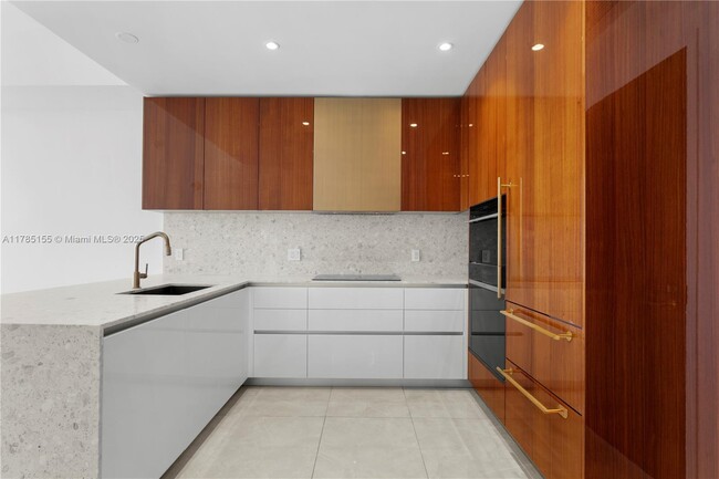 Foto del edificio - 2678 Tigertail Ave