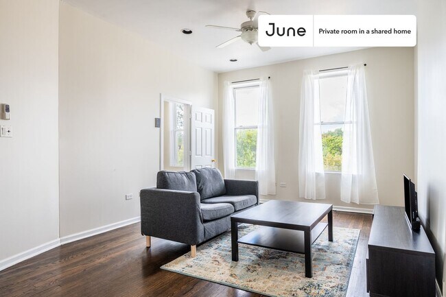 Foto del edificio - Room in Shared 3 bed/1 bath home