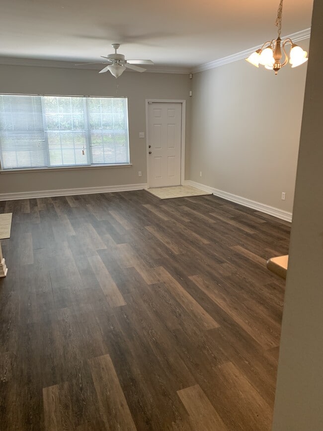 Building Photo - 1561 Crescent Hills Dr