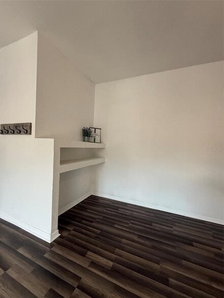 Building Photo - 5841 Dorham Pl