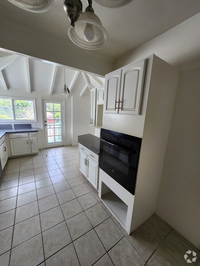 Building Photo - 2171 W 25th St