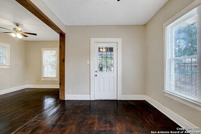 Foto del edificio - Lovely 3-Bedroom Home Near Downtown