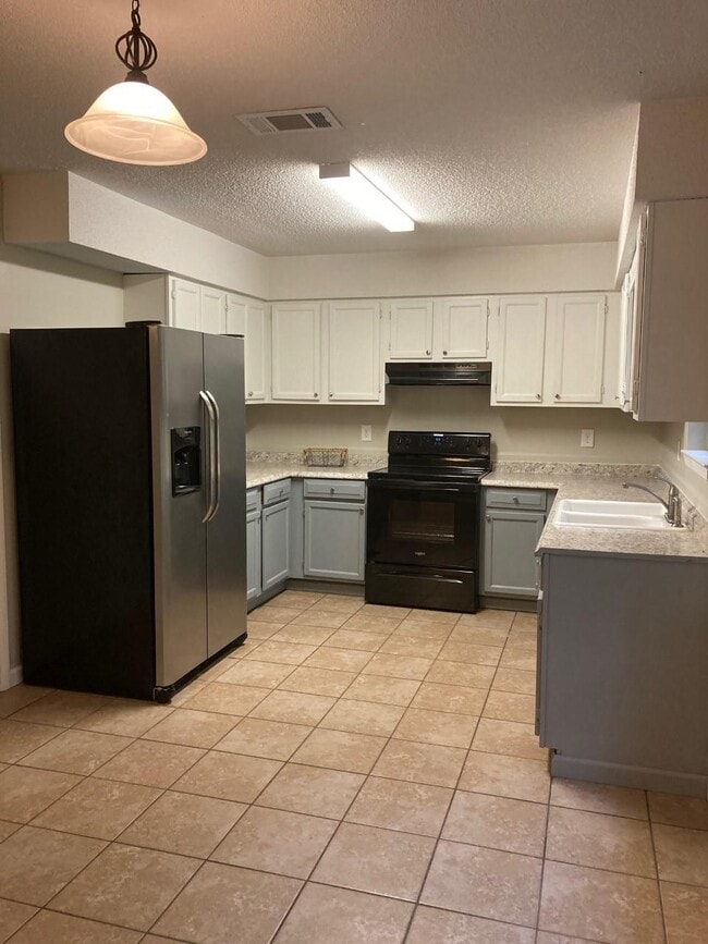 Building Photo - 285 Willow Ave