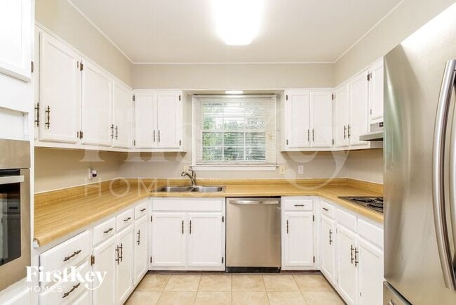 Building Photo - 2407 Running Brook Dr