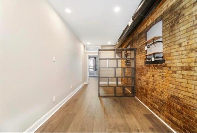 Building Photo - 167 Christopher Columbus Dr
