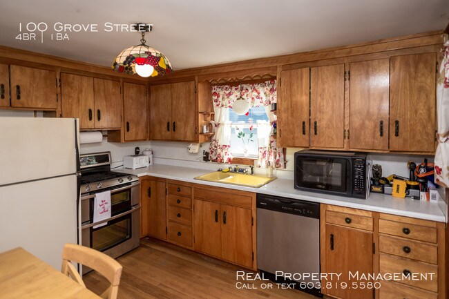 Building Photo - Charming 4 Bedroom Single Family Home
