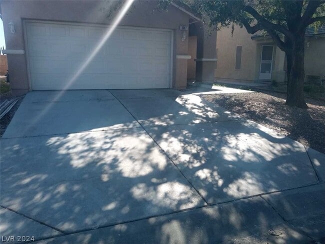 Building Photo - 5987 Stone Hollow Ave