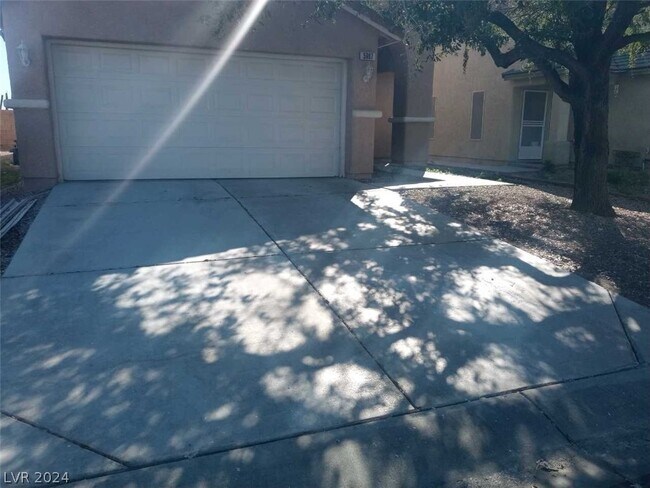 Foto del edificio - 5987 Stone Hollow Ave