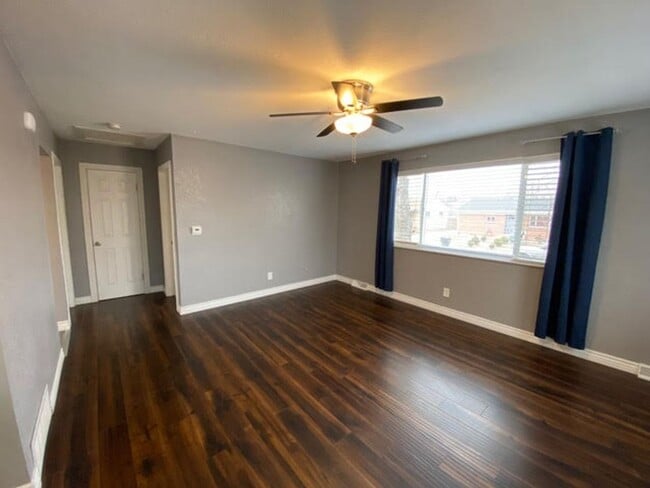 Building Photo - 2-BD 1BA Duplex with Huge Character & Minu...