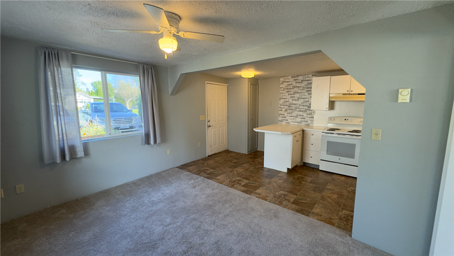 Building Photo - Studio Plus in Mount Vernon!!!