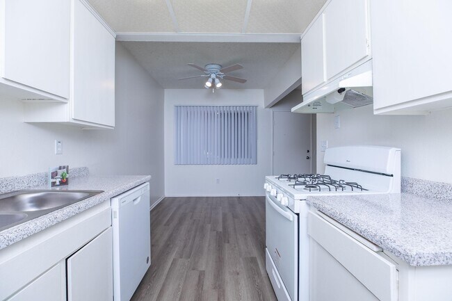 Foto del edificio - Belinda Apartment Homes