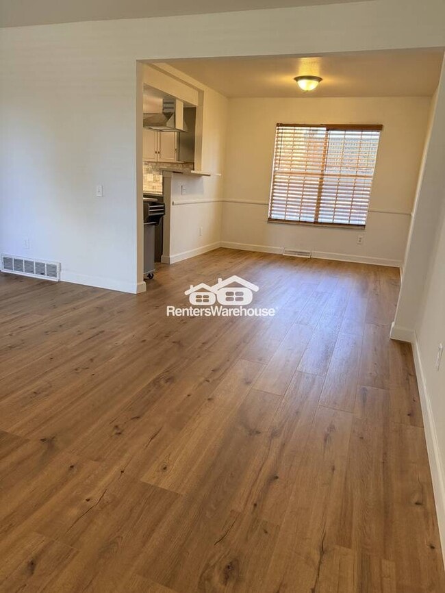 Building Photo - Stunning 5-bedroom 4 bath updated single family home in Centennial.