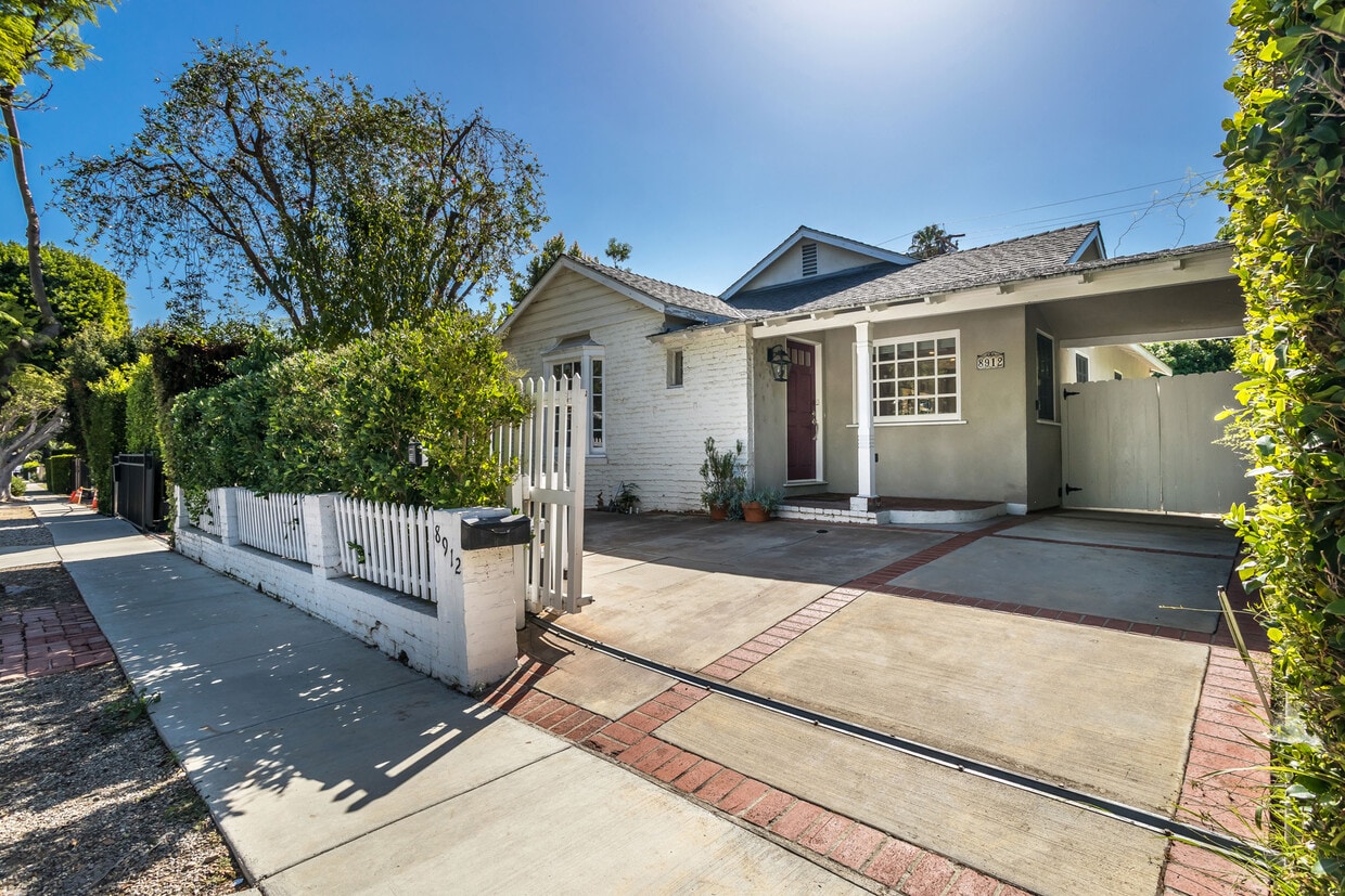 8912 Ashcroft Ave, West Hollywood, CA 90048 House Rental in West