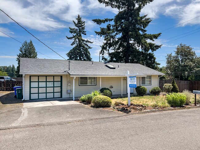 Foto del edificio - Spacious 3 Bedroom 1 Bath Ranch House  in ...