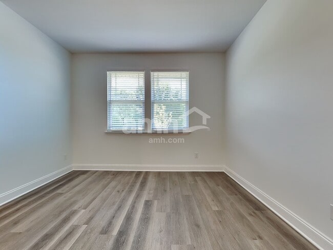 Building Photo - 220 Argea Dr