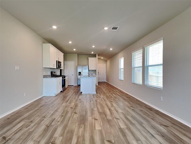 Building Photo - 5208 Saddle Clb Dr