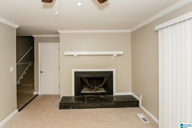 Building Photo - 1316 Falcon Dr