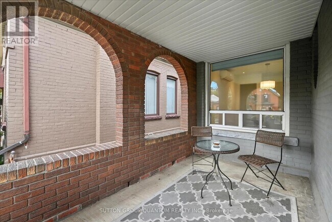 Building Photo - 443 King William St