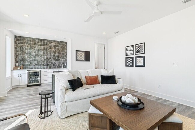 Building Photo - 24 Annabella St