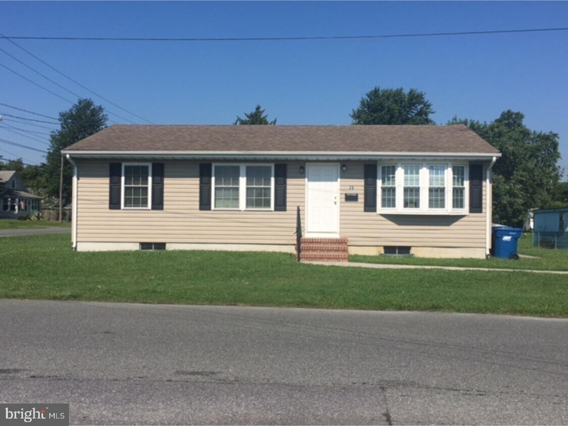 Primary Photo - 39 Wesley St