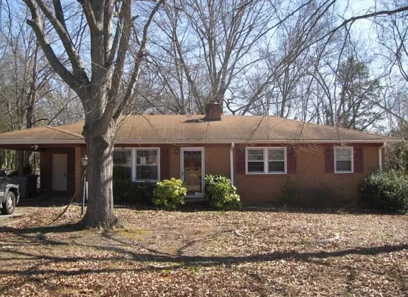 Primary Photo - 190 S Pine Lake Dr