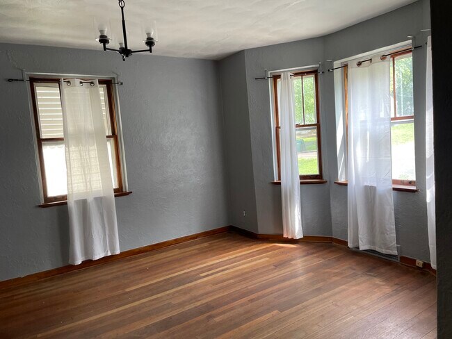 Foto del edificio - 715 E Jackson Rd