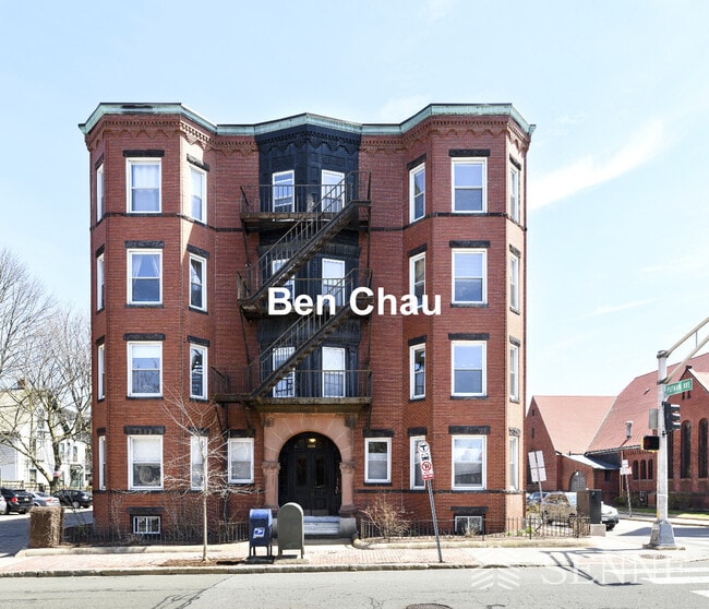 Building Photo - 128 Magazine St