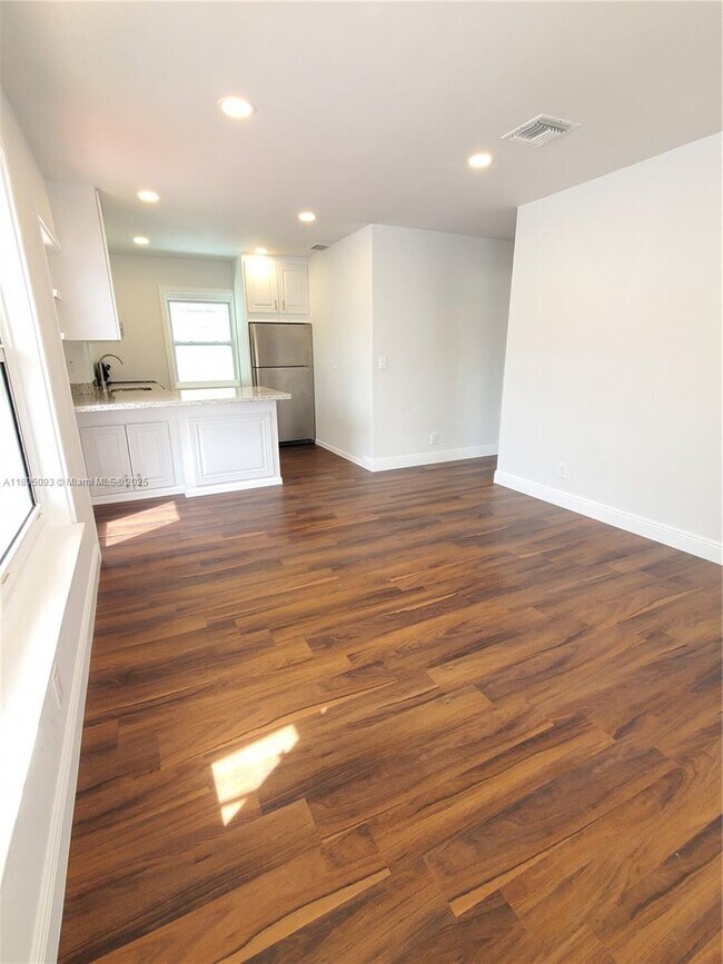 Foto del edificio - 2407 Scott St