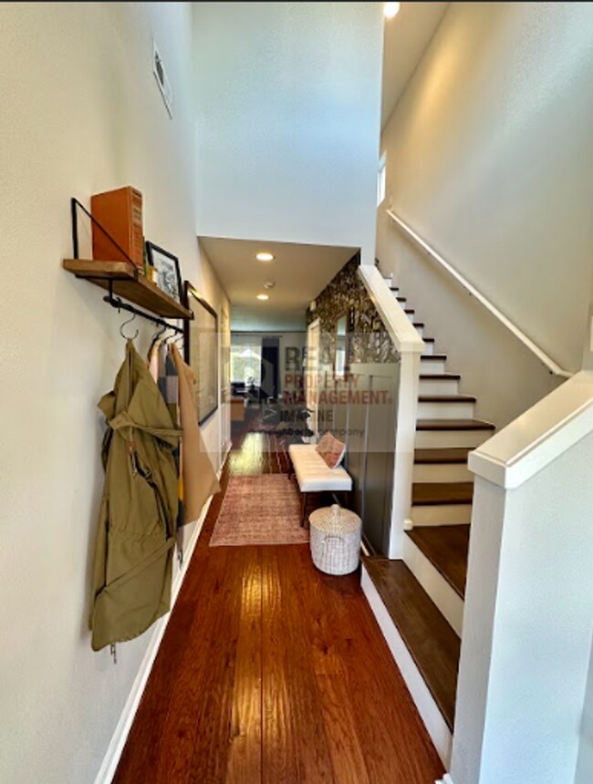 Foto del edificio - Check out this adorable 3 bedroom, 2.5 bath home!