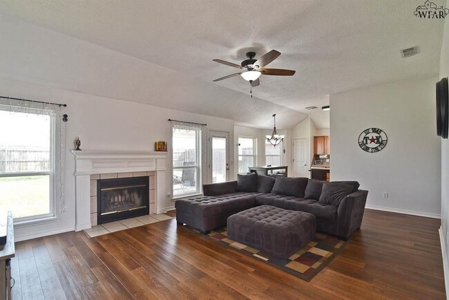 Building Photo - 5516 Chinaberry Dr