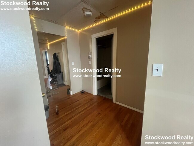 Building Photo - 933 Dorchester Ave
