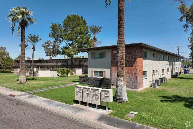 Building Photo - Camelback Properties