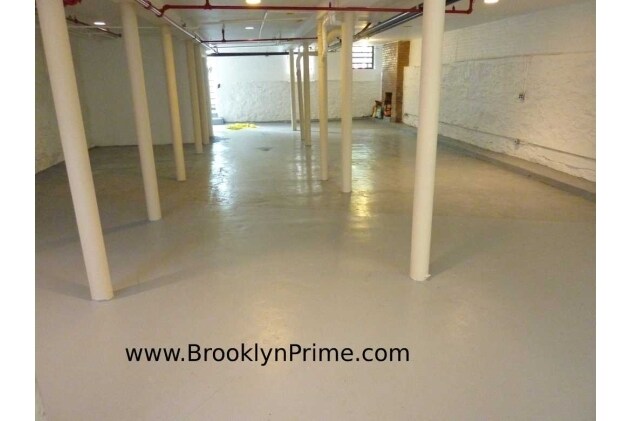 Building Photo - 195 Calyer St