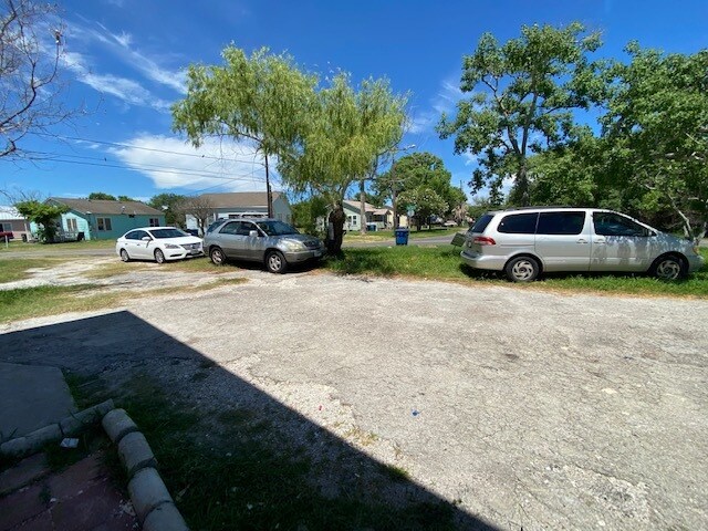Foto del edificio - 902 W Lakeside Dr