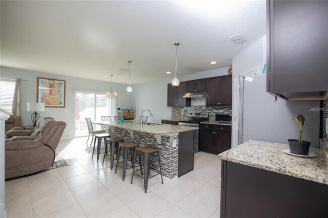 Foto del edificio - 389 Tanglewood Dr