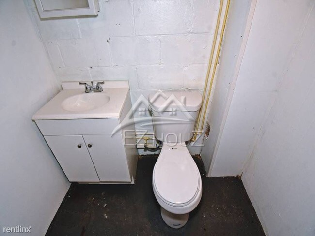 Building Photo - 2 br, 1.5 bath Apartment - 902 Whitmore Ave