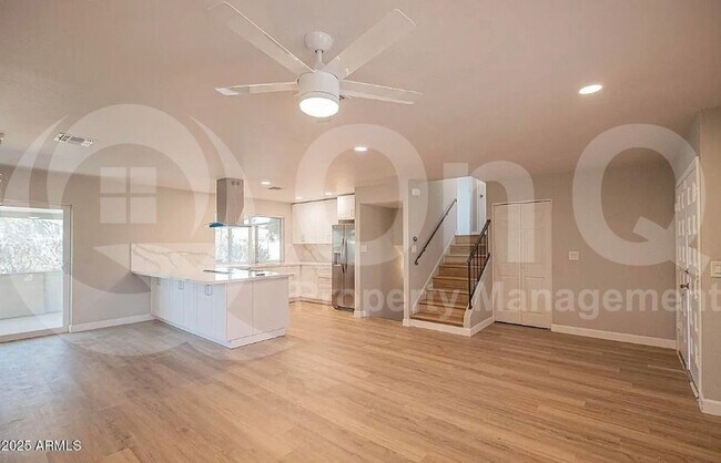Foto del edificio - 1646 E Hermosa Dr