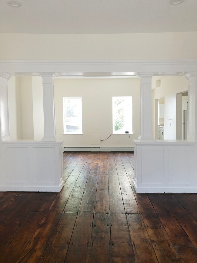 Building Photo - 133 3rd St