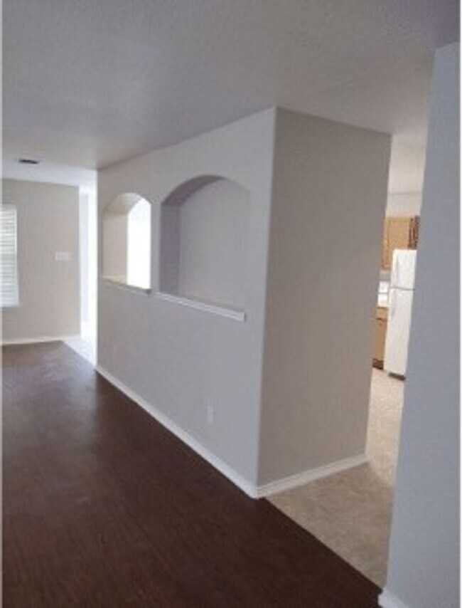 Foto del edificio - Spacious Two-Story Home in Prime Laurel Ca...