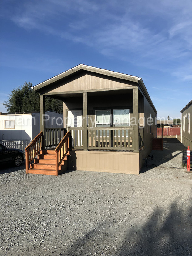 Foto principal - 2 Bedroom Mobile Home