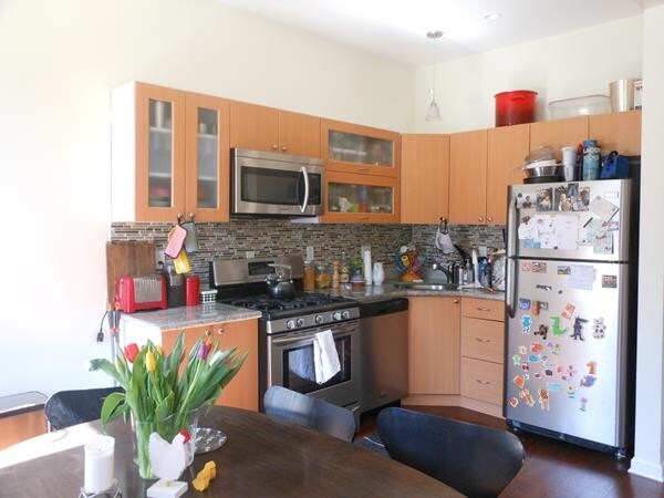 Foto del edificio - 382 6th Street