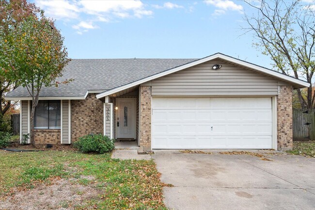 Foto del edificio - Lake Arlington area 4 bedroom with large yard