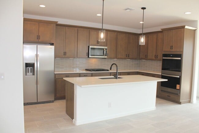 Foto del edificio - 12549 W Luxton Ln