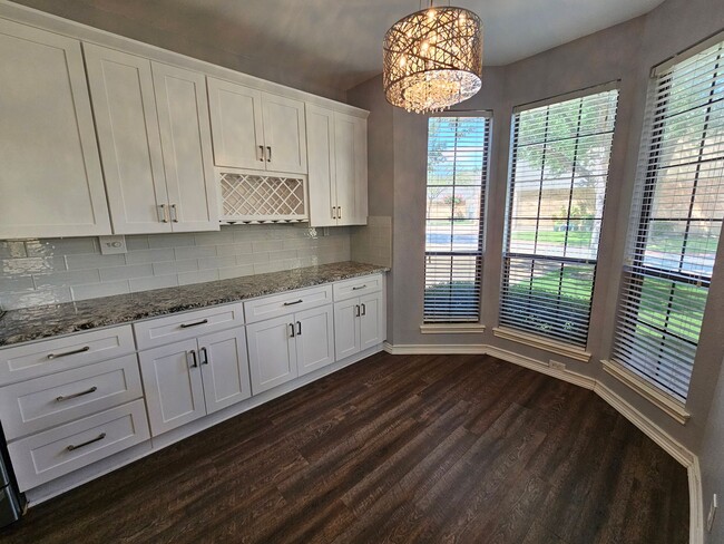 Foto del edificio - Easy lease with stunning view of Campion T...