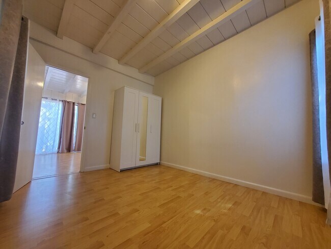 Building Photo - 1158 Hollenbeck Ave