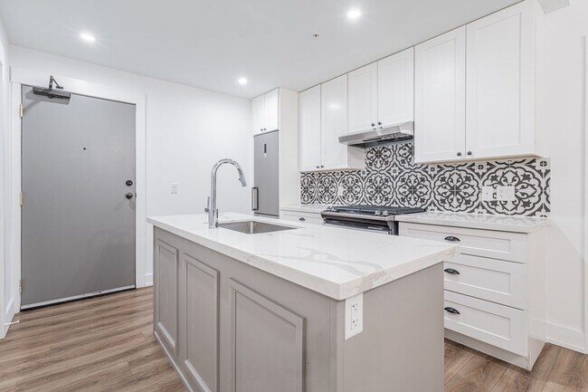 Photo du bâtiment - Gorgeous Condo Style Rental with Roof Top Terrace