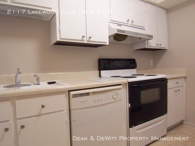 Building Photo - 2117 Lakewood Club Dr S