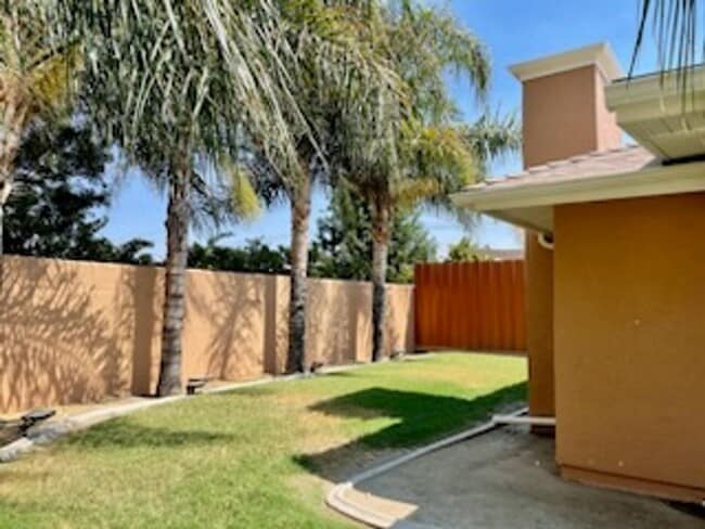 Building Photo - 3 Bedroom, 2 Bath Remodeled House in Hemet...